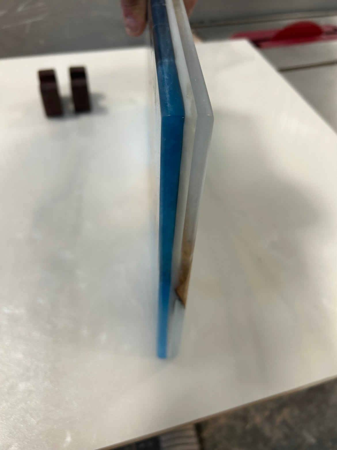 Side profile of the slim magnetic knife holder panel